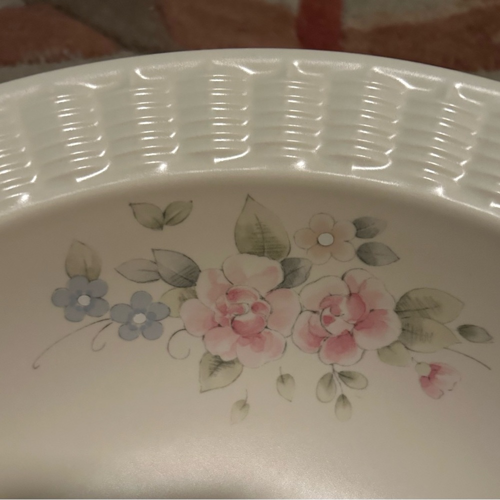 Vintage Pfaltzgraff Tea Rose Stoneware Basket Weave Serving Bowl. 11.5” diameter - Picture 3 of 10